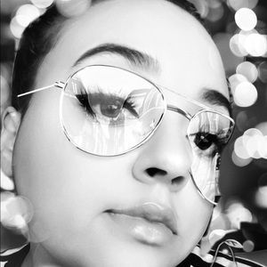 Meet your Posher, Nilaja